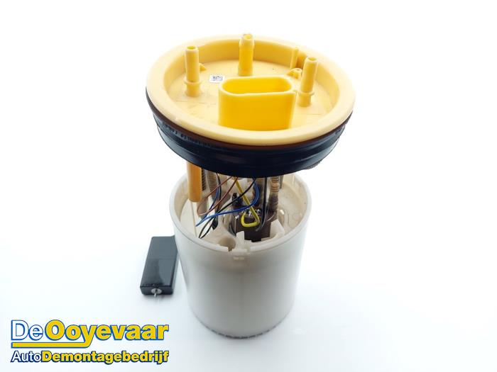 Electric fuel pump from a Volkswagen Polo V (6R) 1.2 TDI 12V BlueMotion 2010