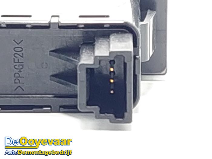 Panikbeleuchtung Schalter van een Mazda 6 SportBreak (GJ/GH/GL) 2.0 SkyActiv-G 165 16V 2019