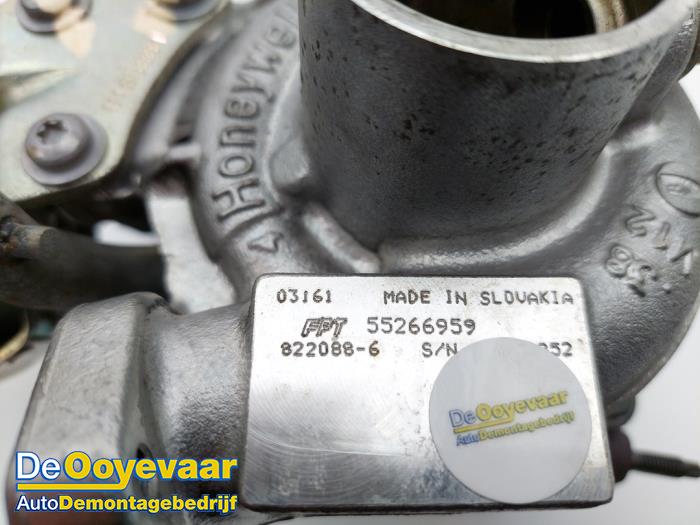 Turbo van een Opel Corsa E 1.3 CDTi 16V ecoFLEX 2016