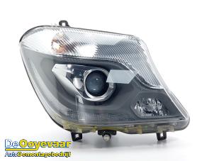 Used Headlight, right Mercedes Sprinter 3,5t (906.73) 316 NGT Price € 599,99 Margin scheme offered by Autodemontagebedrijf De Ooyevaar