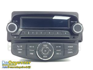 Used Radio CD player Opel Adam 1.2 16V Price € 249,99 Margin scheme offered by Autodemontagebedrijf De Ooyevaar