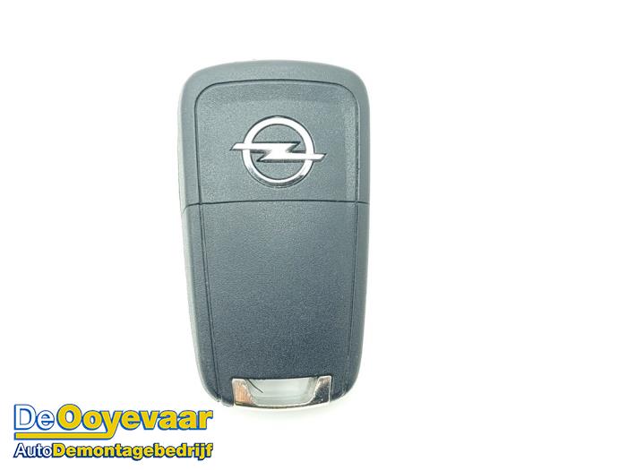 Ignition lock + key from a Opel Adam 1.2 16V 2014
