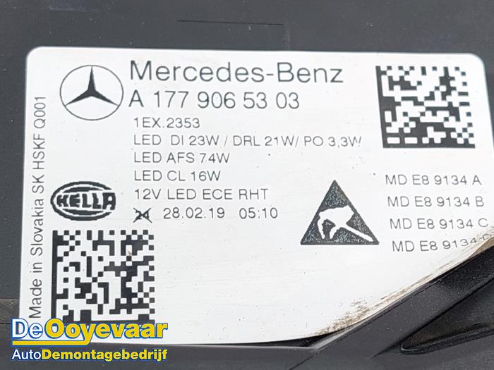 Faro izquierda de un Mercedes-AMG A-Klasse AMG (177.0) 2.0 A-35 AMG Turbo 16V 4Matic 2019