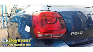 Gebrauchte Rücklicht links Volkswagen Polo V (6R) 1.2 TDI 12V BlueMotion Preis € 24,99 Margenregelung angeboten von Autodemontagebedrijf De Ooyevaar