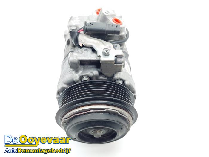 Air conditioning pump from a Mercedes-AMG S AMG (A217) 5.5 S-63 AMG V8 32V Biturbo 4-Matic 2016