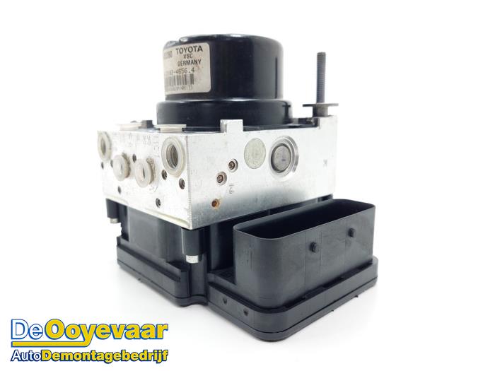 Begagnade ABS-pump Toyota Yaris III (P13) 1.0 12V VVT-i Pris € 59,99 Marginaltabell erbjuds av Autodemontagebedrijf De Ooyevaar
