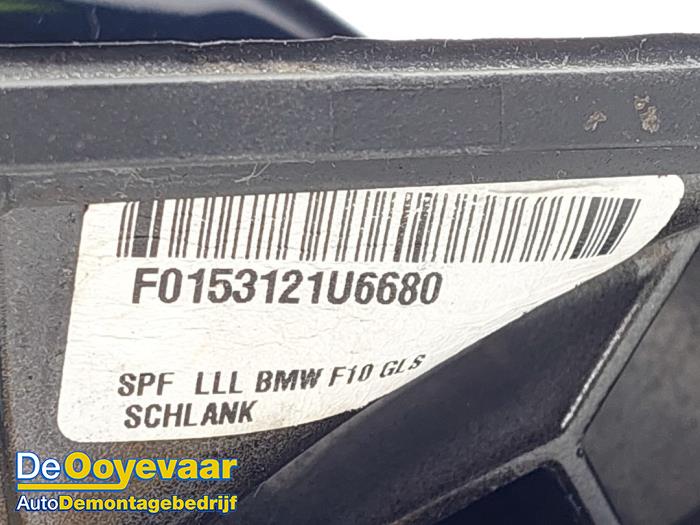 Retrovisor externo izquierda de un BMW 5 serie Touring (F11) 520i 16V 2016
