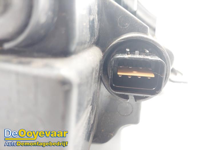 Headlight, left from a Hyundai i10 (F5) 1.1i 12V 2010