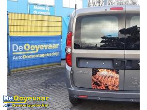 Używane Tylne drzwi samochodu dostawczego Opel Combo 1.6 CDTI 16V ecoFlex Cena € 349,99 Procedura marży oferowane przez Autodemontagebedrijf De Ooyevaar