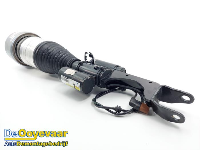 Front shock absorber rod, left from a Mercedes-AMG GLC Coupé AMG (C253) 4.0 63 S AMG 4.0 V8 32V Turbo 4-Matic+ 2021