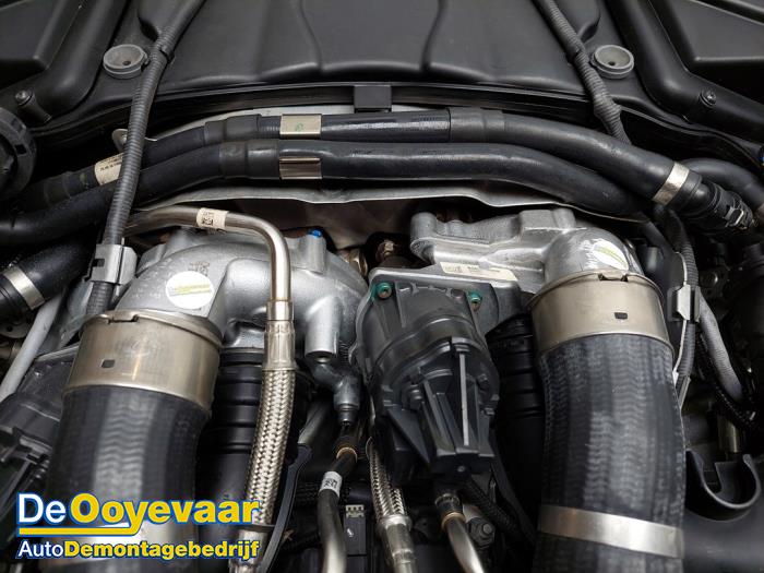 Motor de un BMW M5 (G30/F90) M550i xDrive 4.4 V8 32V TwinPower Turbo 2018