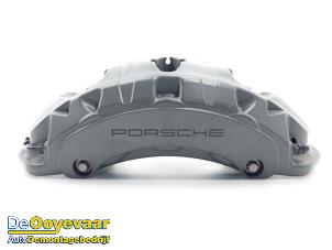Used Front brake calliper, left Porsche Panamera (971G) 2.9 V6 24V 4S Price € 499,99 Margin scheme offered by Autodemontagebedrijf De Ooyevaar
