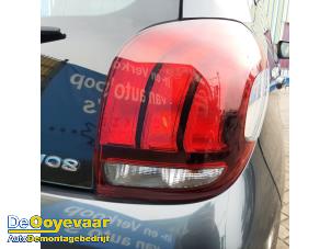Usagé Feu arrière droit Peugeot 108 1.0 12V VVT-i Prix € 79,99 Règlement à la marge proposé par Autodemontagebedrijf De Ooyevaar