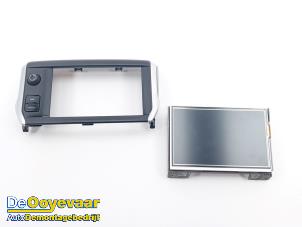 Usados Controlador de pantalla multimedia Peugeot 208 I (CA/CC/CK/CL) 1.2 Vti 12V PureTech 82 Precio € 129,99 Norma de margen ofrecido por Autodemontagebedrijf De Ooyevaar