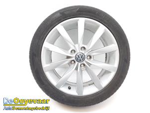 Used Wheel + tyre Volkswagen Golf VII Variant (AUVV) 1.6 TDI BlueMotion 16V Price € 175,00 Margin scheme offered by Autodemontagebedrijf De Ooyevaar