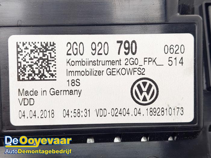Instrument panel from a Volkswagen Polo VI (AW1) 1.0 TSI 12V 2018