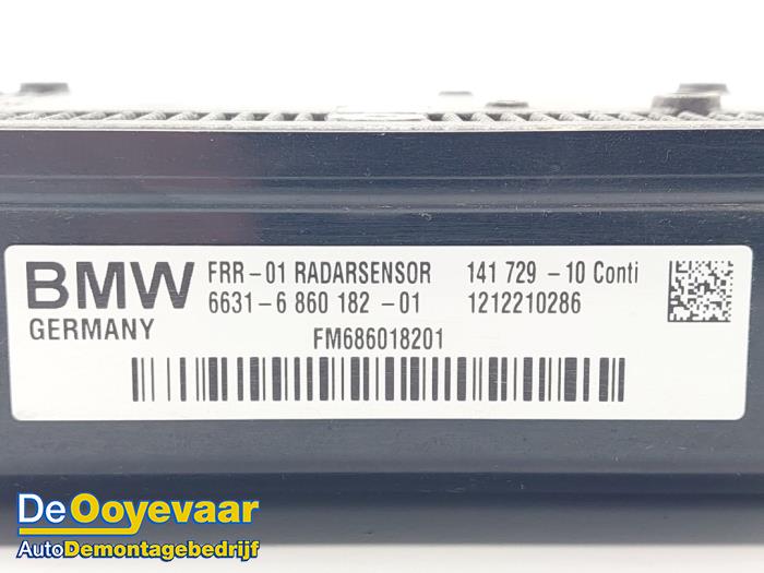 Radarsensor van een BMW 6 serie (F13) 650i xDrive V8 32V 2013