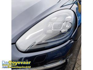 Used Headlight, left Porsche Cayenne II (92A) 3.0 D V6 24V Price € 1.249,99 Margin scheme offered by Autodemontagebedrijf De Ooyevaar
