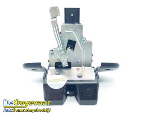 Used Tailgate lock mechanism Kia Rio IV (YB) 1.0i T-GDi 100 12V Price € 39,99 Margin scheme offered by Autodemontagebedrijf De Ooyevaar