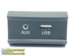 Usagé Connexion USB Kia Rio IV (YB) 1.0i T-GDi 100 12V Prix € 24,99 Règlement à la marge proposé par Autodemontagebedrijf De Ooyevaar