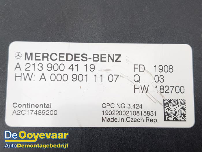 Modul blokady mechanizmu róznicowego z Mercedes-AMG A-Klasse AMG (177.0) 2.0 A-35 AMG Turbo 16V 4Matic 2019