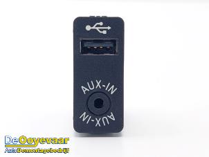 Usados Conexión AUX-USB BMW 1 serie (F20) 116i 1.6 16V Precio € 9,99 Norma de margen ofrecido por Autodemontagebedrijf De Ooyevaar