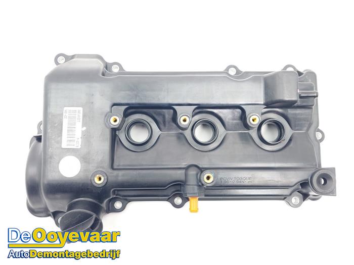 Rocker cover from a Mitsubishi Space Star (A0) 1.2 12V 2020