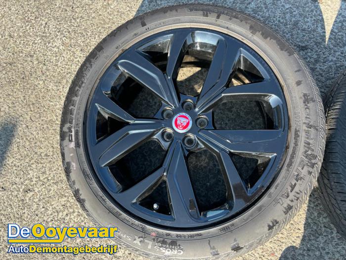 Używane Obrecz + Opona Jaguar F-Pace 2.0 D 180 16V AWD Cena € 89,99 Procedura marży oferowane przez Autodemontagebedrijf De Ooyevaar
