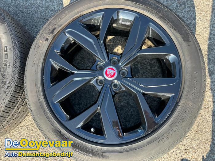 Używane Obrecz + Opona Jaguar F-Pace 2.0 D 180 16V AWD Cena € 89,99 Procedura marży oferowane przez Autodemontagebedrijf De Ooyevaar