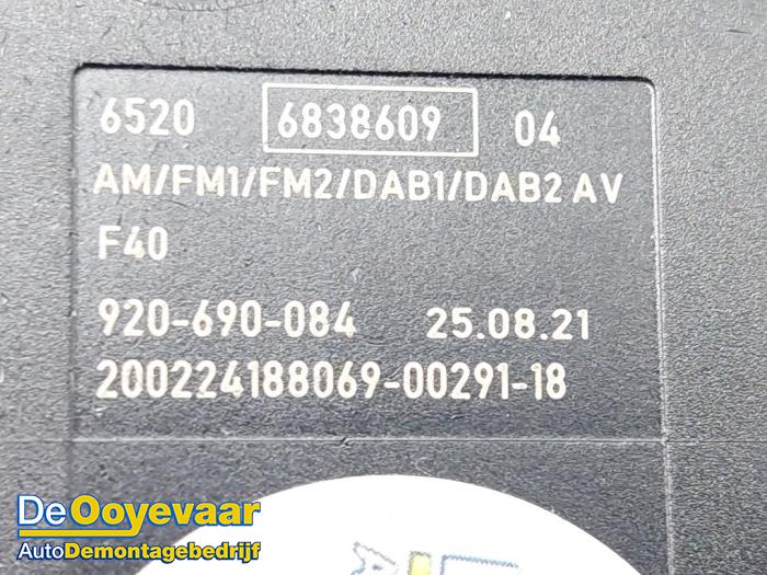 Antenne amplificateur d'un BMW 1 serie (F40) 118i 1.5 TwinPower 12V 2021