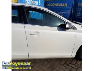 Used Front door 4-door, right Volvo V40 (MV) 2.0 D2 16V Price € 229,99 Margin scheme offered by Autodemontagebedrijf De Ooyevaar