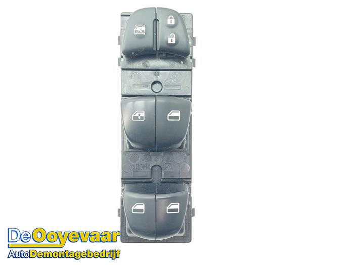Usados Interruptor de ventanilla eléctrica Nissan Micra (K14) 1.0 IG-T 92 Precio € 9,99 Norma de margen ofrecido por Autodemontagebedrijf De Ooyevaar