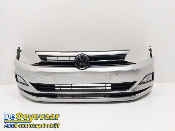Front bumper from a Volkswagen Polo VI (AW1) 1.0 TSI 12V 2018