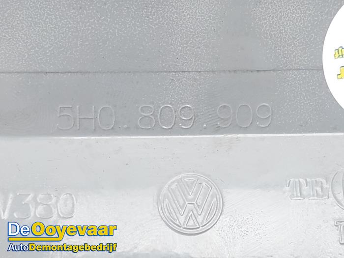 Tank cap cover from a Volkswagen Golf VIII (CD1) 1.5 eTSI 16V 2020