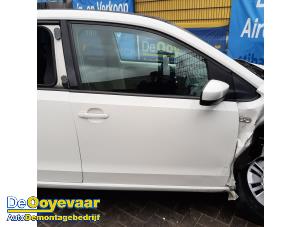 Używane Drzwi prawe przednie wersja 4-drzwiowa Volkswagen Up! (121) 1.0 12V EcoFuel Cena € 199,99 Procedura marży oferowane przez Autodemontagebedrijf De Ooyevaar