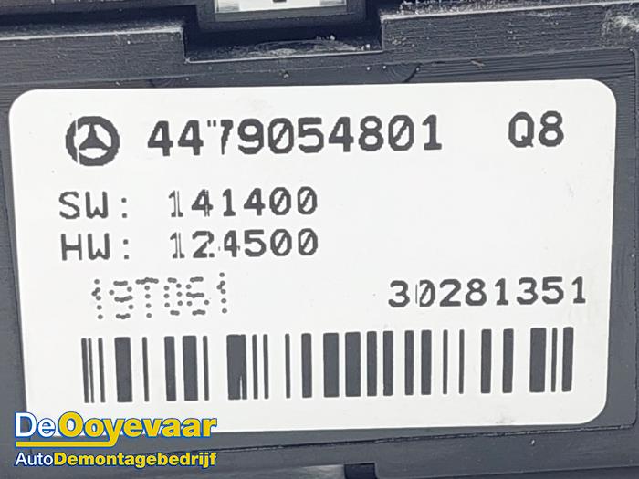 Interruptor de luz de pánico de un Mercedes-Benz Vito (447.6) 2.2 116 CDI 16V 2019