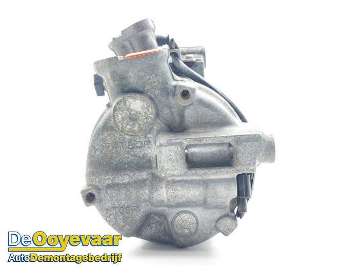 Air conditioning pump from a Mercedes-Benz Vito (447.6) 2.2 116 CDI 16V 2019