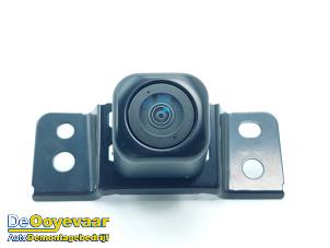 Używane Kamera przednia Toyota Land Cruiser (J15) 2.8 D-4D 16V Cena € 199,99 Procedura marży oferowane przez Autodemontagebedrijf De Ooyevaar