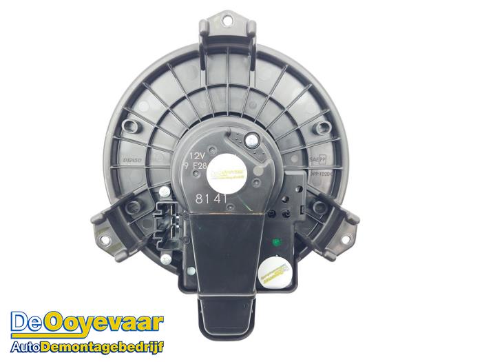 Heating and ventilation fan motor from a Toyota Land Cruiser (J15) 2.8 D-4D 16V 2023