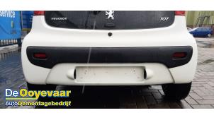 Usagé Pare choc arrière Peugeot 107 1.0 12V Prix € 99,99 Règlement à la marge proposé par Autodemontagebedrijf De Ooyevaar