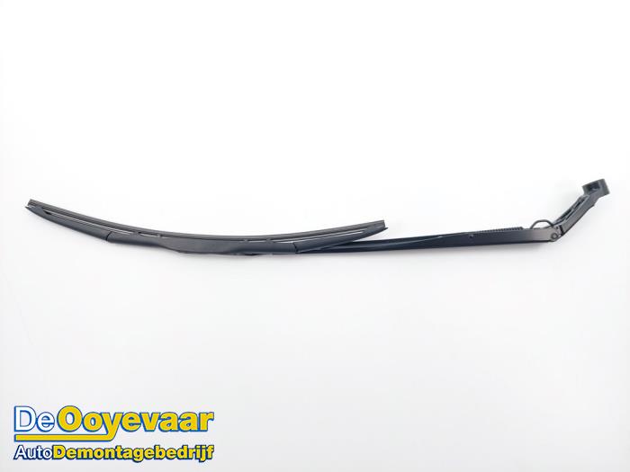 Begagnade Främre torkararm Toyota Land Cruiser (J15) 2.8 D-4D 16V Pris € 25,00 Marginaltabell erbjuds av Autodemontagebedrijf De Ooyevaar
