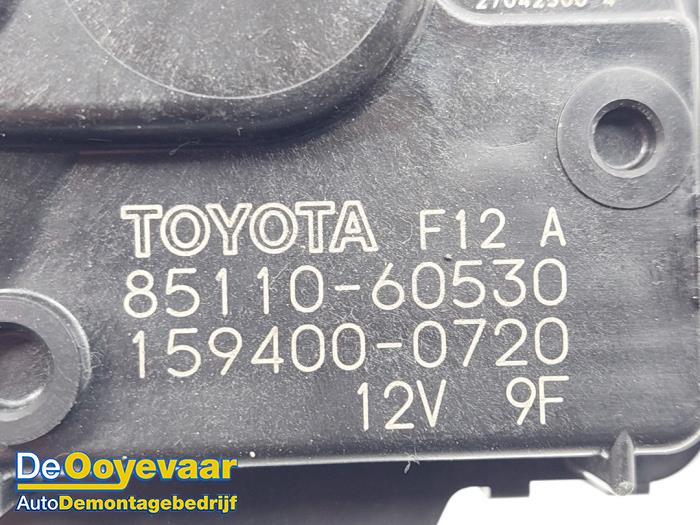 Moteur + mécanisme d'essuie glace d'un Toyota Land Cruiser (J15) 2.8 D-4D 16V 2023