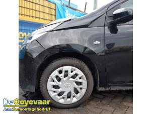 Used Front wing, left Toyota Aygo (B40) 1.0 12V VVT-i Price € 225,00 Margin scheme offered by Autodemontagebedrijf De Ooyevaar