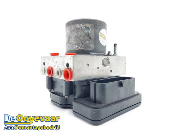 Begagnade ABS-pump Renault Master III (EV/HV/UV/VA/VB/VD/VF/VG/VJ) 2.3 dCi 145 16V FWD Pris € 59,99 Marginaltabell erbjuds av Autodemontagebedrijf De Ooyevaar