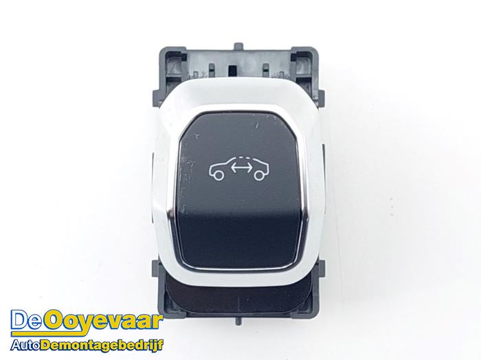Używane Przelacznik szyberdachu Lynk &amp; Co 01 1.5 PHEV Cena € 19,99 Procedura marży oferowane przez Autodemontagebedrijf De Ooyevaar