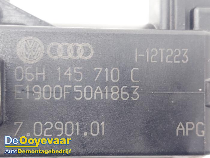 Válvula de sobrepresión turbo de un Audi Q5 (8RB) 2.0 TFSI 16V Quattro flexible fuel 2013