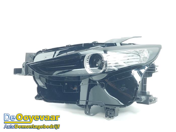 Używane Reflektor lewy Mazda CX-30 (DM) 2.0 e-SkyActiv-G 150 16V Cena € 699,99 Procedura marży oferowane przez Autodemontagebedrijf De Ooyevaar