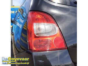 Używane Tylne swiatlo pozycyjne lewe Renault Twingo II (CN) 1.5 dCi 90 FAP Cena € 19,99 Procedura marży oferowane przez Autodemontagebedrijf De Ooyevaar