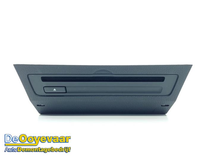 Begagnade CD-spelare Mazda 2 (DJ/DL) 1.5 SkyActiv-G 90 Pris € 69,99 Marginaltabell erbjuds av Autodemontagebedrijf De Ooyevaar