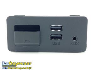 Używane Zlacze AUX/USB Mazda 2 (DJ/DL) 1.5 SkyActiv-G 90 Cena € 49,99 Procedura marży oferowane przez Autodemontagebedrijf De Ooyevaar